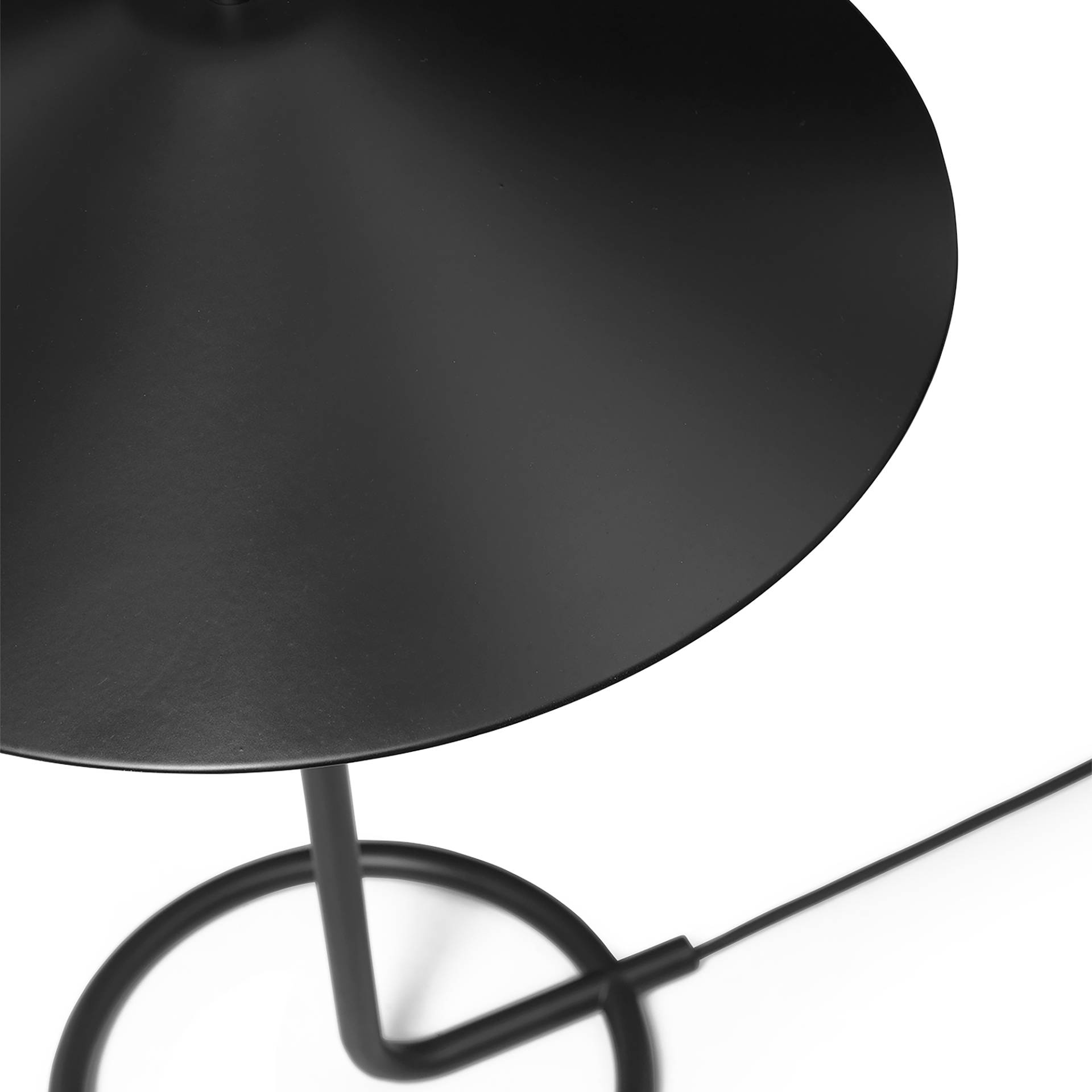 ferm LIVING - Filo Tischleuchte - schwarz/pulverbeschichtet/H x Ø 42,8x30cm/Ein-und Ausschalter am Kabel von ferm LIVING