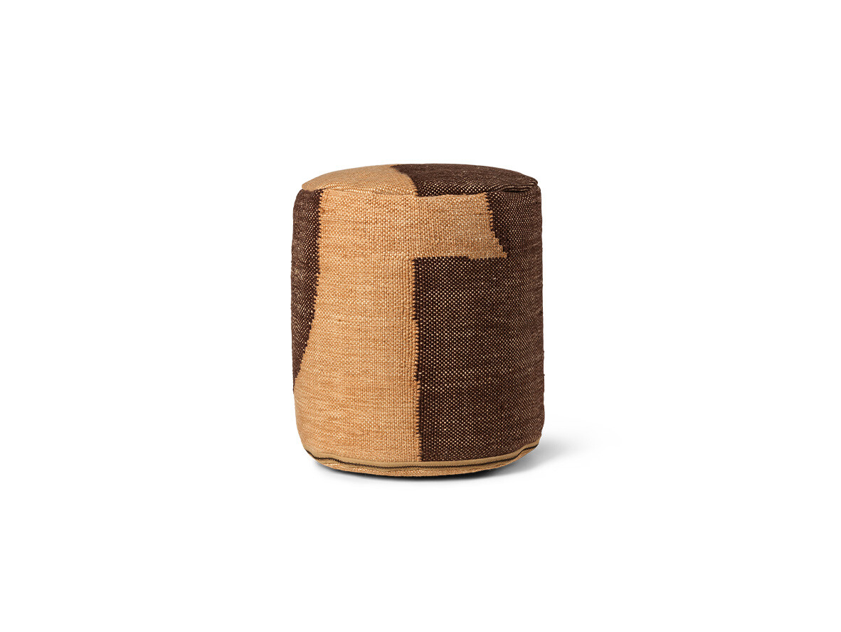 ferm LIVING - Forene Cylinder Pouf Tan/Chocolate ferm LIVING von ferm LIVING