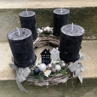 Moderner Adventskranz Kranz Weihnachten Grau Silber Taupe Anthrazit Schwarz Weiß Rustikale Kerzen Moderner Adventskranz Kranz Weihnachten Grau Silber Taupe Anthrazit Schwarz Weiß Rustikale Kerzen von festlicheGeschenke