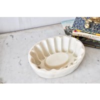 Vintage Antike Keramik Puddingform Oder Wackelpuddingform Aus Dem 19Ten Jahrhundert Vintage Antike Keramik Puddingform Oder Wackelpuddingform Aus Dem 19Ten Jahrhundert von fetchandsow
