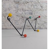 Original Retro Vintage Schwarze W-Förmiges Gestell Mid-Century Atomic/Sputnik Kleiderhaken Original Retro Vintage Schwarze W-Förmiges Gestell Mid-Century Atomic/Sputnik Kleiderhaken von ffromMyhead