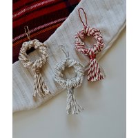 Makramee Ornament, Weihnachtsschmuck, Goldornament, Silberornament, Weihnachtsdeko, Dekor Makramee Ornament, Weihnachtsschmuck, Goldornament, Silberornament, Weihnachtsdeko, Dekor von fiberanddustdesigns