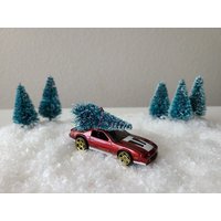 Sammlerstück Hotwheels Vintage "85 Camaro Iroc-Z Flaschenbürste Baum Weihnachtsschmuck von fiddleheadsandchaos