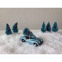 Sammlerstück Matchbox Vintage "56 Jaguar Roadster Bottlebrush Baum Weihnachtsschmuck von fiddleheadsandchaos