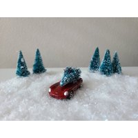 Sammlerstück Streichholzschachtel Vintage "56 Aston Martin Flaschenbürste Baum Weihnachtsschmuck von fiddleheadsandchaos