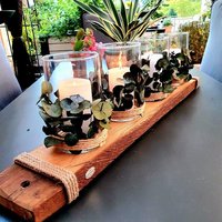 Tischdekoration Deko Aus Natur Holz Mit Windlicht Altholz Eichenbrett Nachhaltige Handgemachte Tischdeko Herz Kerzenhalter von finchenswelt