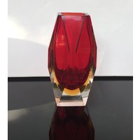 Rote Murano Vase, Sommerso Glas Vase Rot Gelb, Handgefertigt Multi Facettiert Mandruzzati Original Murano Label Mcm 60Er von fineartsdeco