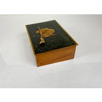 Jagdhund Geschenk Holzdose Zigarrenbox, Handgefertigt Jagdzimmer Aufbewahrung Munition Messing Relief Gewehr, Hund von fineartsdeco