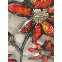 Boho Home Keramik-Wandbild Rund Hand-Gefertigt Wandplatte Sonnen-Blumen Rot-Orange Gelb Ruscha West Deutschland Kunst-Keramik Bild 60-70Er von fineartsdeco