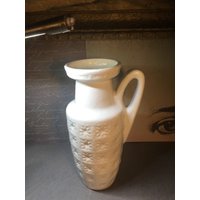 Keramikvase Scheurich Prisma Weiss, Vintage Vase Henkelvase Handgefertigt Relief-Keramik-Blumenvase Boho Home 1960Er-70Er Jahre Keramikvase Scheurich Prisma Weiss, Vintage Vase Henkelvase Handgefertigt Relief-Keramik-Blumenvase Boho Home 1960Er-70Er Jahre von fineartsdeco