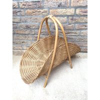 Mid Century Korb Zeitungs-Ständer Magazin Rack Swinging Rattan Hand-Gefertigt Gewebt Faux Bamboo String 1940-50Er Home Decor von fineartsdeco