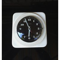 White Wall Clock Kienzle International, Vintage Quartz Kitchen-Clock Handcraft, Germany /Space Age Boho Home 60S 70S Black Glaze von fineartsdeco