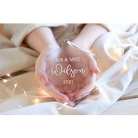 Mr & Mrs Name Kugel, Paare Weihnachten, Benutzerdefinierte Ornament, Weihnachtsverzierung, Erstes Weihnachten von firastudio