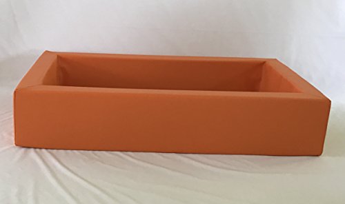 fitalia Weichschaumbett für Krippen und Kleinkinder mit Bezug aus Kunstleder orange und rutschfestem Boden (4) ohne Matratze; von fitalia