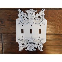 Dreifach Kippschalter Platte | Wähle Deine Farbe Shabby Chic Drei Abdeckung Lichtschalter 3 Knebel Dreifach Kippschalter Platte | Wähle Deine Farbe Shabby Chic Drei Abdeckung Lichtschalter 3 Knebel von fleurdelisjunkie