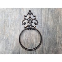 Eisen Handtuch Ring | Fleur De Lis Handtuchhalter Handtuchhaken Aus Metall Badezimmer-Hardware Befestigung Fleurdelisjunkie von fleurdelisjunkie