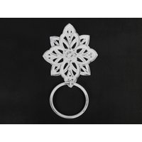 Shabby Chic Handtuch Ring | Medaillon Wähle Deine Farbe Handtuchring Aus Gusseisen Handtuchhalter Badezimmer Fleurdelisjunkie von fleurdelisjunkie