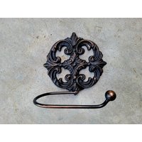 Verzierter Toilettenpapierhalter | Rustikal Tp Halter Taschentücherhalter Aufhänger Badezimmer Badewanne |Fleurdelisjunkie Toskanisch von fleurdelisjunkie