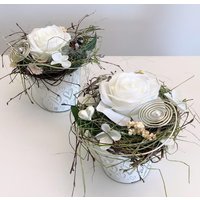 2 Gestecke Haltbar Mit Seidenblüten in Weiß-Silber-Grün Shabbylook Ganzjährig Handgearbeit Höhe Ca. 18 cm Durchmesser „Herzig" von floralkreativ