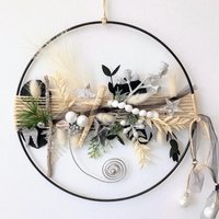 Türkranz/Fensterkranz Hoop Weihnachten Advent Wandschmuck Adventdeko Handgearbeitet 30 cm Schwarz/Weiß „Kiefernadel" Türkranz/Fensterkranz Hoop Weihnachten Advent Wandschmuck Adventdeko Handgearbeitet 30 cm Schwarz/Weiß „Kiefernadel" von floralkreativ