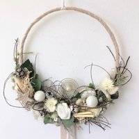 Türkranz Advent Türschmuck Weihnachtsdeko Winterkranz Shabbylook Haltbar Ca. 30 cm Wanddeko Handgearbeitet Weiß-Creme „Wintertraum" Türkranz Advent Türschmuck Weihnachtsdeko Winterkranz Shabbylook Haltbar Ca. 30 cm Wanddeko Handgearbeitet Weiß-Creme „Wintertraum" von floralkreativ