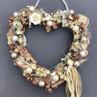 Türschmuck Wandschmuck Naturzapfen Herz Advent Weihnachten Gold Natur Türdeko Haltbar 25 X 27 cm "Zapfenherz Gold" Handgefertigt Türschmuck Wandschmuck Naturzapfen Herz Advent Weihnachten Gold Natur Türdeko Haltbar 25 X 27 cm "Zapfenherz Gold" Handgefertigt von floralkreativ