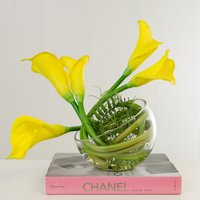 Real Touch Gelbe Calla-Lilien-Arrangement Künstliche Blumen in Runder Glasvase Für Faux Arrangement Home Decor Silk Herzstück Real Touch Gelbe Calla-Lilien-Arrangement Künstliche Blumen in Runder Glasvase Für Faux Arrangement Home Decor Silk Herzstück von flovery