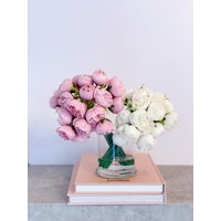 Rosa/Weiße Pfingstrosengesteck-Seiden Pfingstrosen in Glasvase-Pfingstrosen-Kunstblumengesteck-Modernes Arrangement Rosa/Weiße Pfingstrosengesteck-Seiden Pfingstrosen in Glasvase-Pfingstrosen-Kunstblumengesteck-Modernes Arrangement von flovery