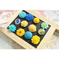 Blumige Kühlschrankmagnete Gelb & Blau Dekoratives Magnet Set | 12 Stück von fluteofthehour