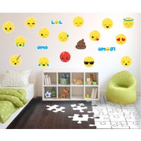 Emoji Stoff-Wandaufkleber Spielzimmerdeko, Kinderzimmer-Aufkleber von foreverskystudio