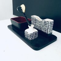 Mid Century Schreibtischset 60Er Jahre Vintage Pepita Hahnentritt Weinrot Schwarz Weiß Keramik Gemarkt Leder Mid Century Schreibtischset 60Er Jahre Vintage Pepita Hahnentritt Weinrot Schwarz Weiß Keramik Gemarkt Leder von fraeuleinalpenrose