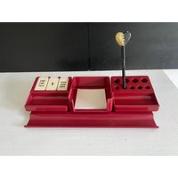 Space Age Ewiger Kalender Stifteablage Weinrot Pop Art 70S Germany Pencil Kunststoff Designstück Kult Schreibtisch Stifte Utensilo Klassiker von fraeuleinalpenrose