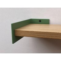 Handgefertigtes Regal Aus Eiche Und Stahl Holz Industrial Grün Wandregal 80 cm Bücherregal Individualisierbar Typ A von freedaags
