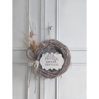 Ausgefallener Weide Kranz Home Sweet Home Türkranz Mit Trockenblumen Landhausstil Ausgefallener Weide Kranz Home Sweet Home Türkranz Mit Trockenblumen Landhausstil von frenchandshabby