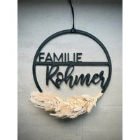 Personalisierter Türkranz, Familienkranz, Willkommen, Kranz Mit Blumen, Familienschild, Willkommensschild Schwarz, Familienname von freudentag