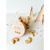 Vorratsglas Personalisiert Mit Namen Und Holzdeckel Als Geschenk Zu Weihnachten | Weihnachtspätzchen |Keksdose 750Ml Frillydesigns Vorratsglas Personalisiert Mit Namen Und Holzdeckel Als Geschenk Zu Weihnachten | Weihnachtspätzchen |Keksdose 750Ml Frillydesigns von frillydesignsshop