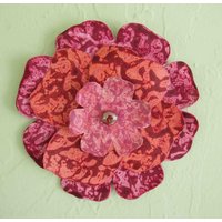 Handgemachte Metall Hibiskus Wandkunst Rosa Burgunder Blumenskulptur | 200x200 Handgemachte Metall Hibiskus Wandkunst Rosa Burgunder Blumenskulptur | 200x200 von frivoloustendencies