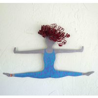 Turnerin Metallwandkunst Moderne Workout-Skulptur, Kupferdetail Turnerin Metallwandkunst Moderne Workout-Skulptur, Kupferdetail von frivoloustendencies