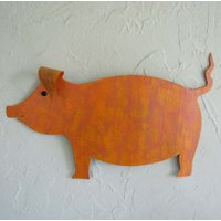 Handgemachte Schweine-Wandkunst Aus Metall Orange Barnyard-Skulptur | 23x33 cm von frivoloustendencies