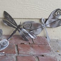 Libellen-Set Aus Recyceltem Stahl Silberfarbene Metallakzente, Einzigartige Wandkunst von fttdesign