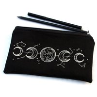 Luna Stiftemäppchen Schwarz Mondphasen Mit Stickerei Moonphases von fuersherz