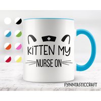 Kätzchen Meine Krankenschwester Auf Becher, Lustige Freund Geschenke, Kollege Begleiter Geschenk, Überraschungsgeschenk, Arbeitskollege Kätzchen Meine Krankenschwester Auf Becher, Lustige Freund Geschenke, Kollege Begleiter Geschenk, Überraschungsgeschenk, Arbeitskollege von fynntasticcraft