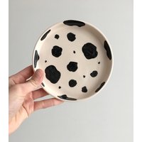 Polka Dot Süße Kuh Keramik Teller, Schwarz-Weiß-Ton Tee, Keksplatte, Housewarming Geschenk, Küchen Dekor, Wohnkultur, Mutter Geschenk von gaguatelier