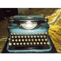 1930 Blau Seriennummer No # Pl81608 Glass Keytops Duotone Royal Modell P Tragbare Schreibmaschine Mit Koffer Professionell Gewartet Und Getestet 1930 Blau Seriennummer No # Pl81608 Glass Keytops Duotone Royal Modell P Tragbare Schreibmaschine Mit Koffer Professionell Gewartet Und Getestet von garrick18