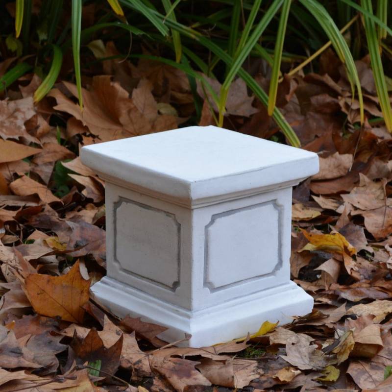 gartendekoparadies.de Gartenfigur Kleiner quadratischer Sockel Podest, Steinsockel, H. 20 cm, Stellfläch, Frostsicher von gartendekoparadies.de