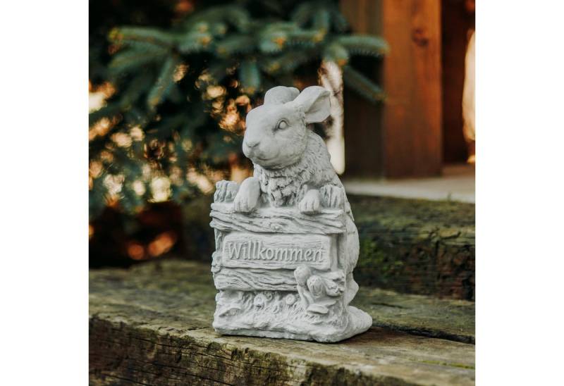 gartendekoparadies.de Gartenfigur Lustige Steinfigur Hase Willkommen, Gartendekoration, H. 35 cm, 12 kg, Frostsicher gartendekoparadies.de Gartenfigur Lustige Steinfigur Hase Willkommen, Gartendekoration, H. 35 cm, 12 kg, Frostsicher von gartendekoparadies.de