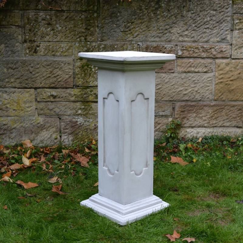 gartendekoparadies.de Gartenfigur Podest mit Reliefs, Steinsockel, 34 x 34 cm, H. 82 cm, 70 kg, Frostsicher von gartendekoparadies.de