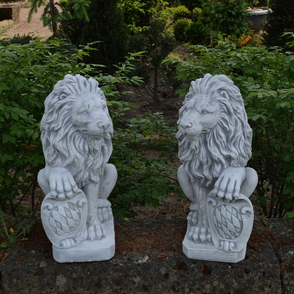 gartendekoparadies.de Gartenfigur Statuen Löwen - Paar mit Schild, 2er-Set, H. 54 cm, je 40 kg, (1 St), Frostsicher von gartendekoparadies.de