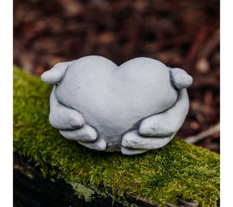gartendekoparadies.de Gartenfigur Herz in Hand, H. 10 cm, 3 kg, Frostsicher gartendekoparadies.de Gartenfigur Herz in Hand, H. 10 cm, 3 kg, Frostsicher von gartendekoparadies.de