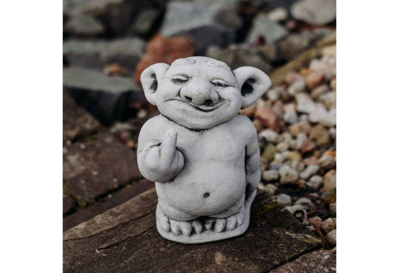 gartendekoparadies.de Gartenfigur Massive Steinfigur lustiger Troll Mittelfinger, H. 24 cm, 6 kg, Frostsicher von gartendekoparadies.de